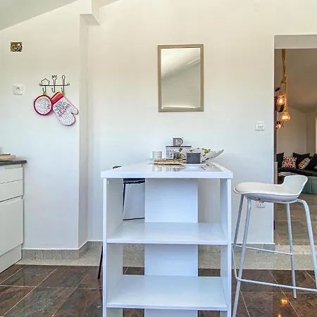 Holiday home Gorgeous In Rukavac With Wifi *